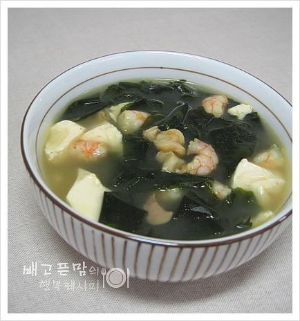 시원하고 진한 국물맛~ 순두부 미역국.