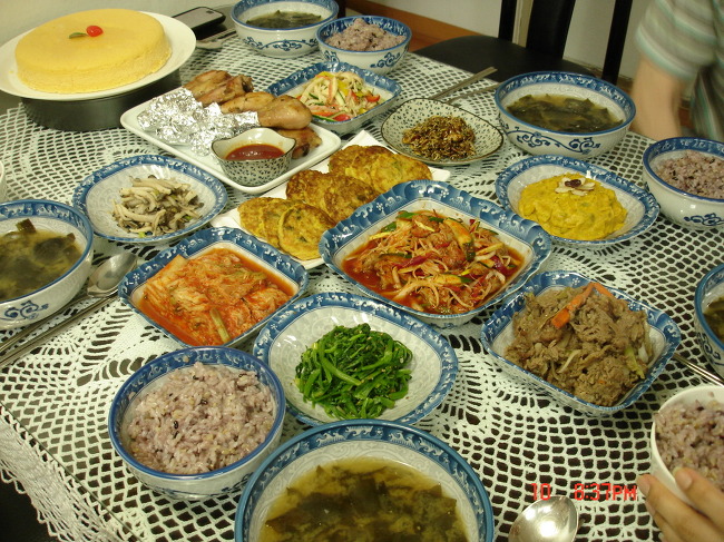 도란도란...웃음꽃이 활짝 피어나는 행복한 밥상