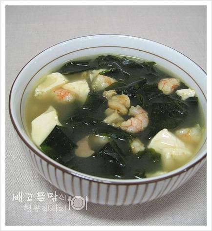 시원하고 진한 국물맛~ 순두부 미역국.