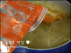 밋밋한 라면이 싫을 땐 "콩나물 미소라면"