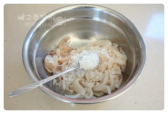 혼자보다 둘이 좋아!! 무말랭이 넣고 만든 오징어젓 | 인스티즈