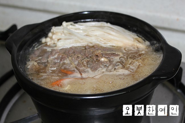 황금뚝배기 이미지